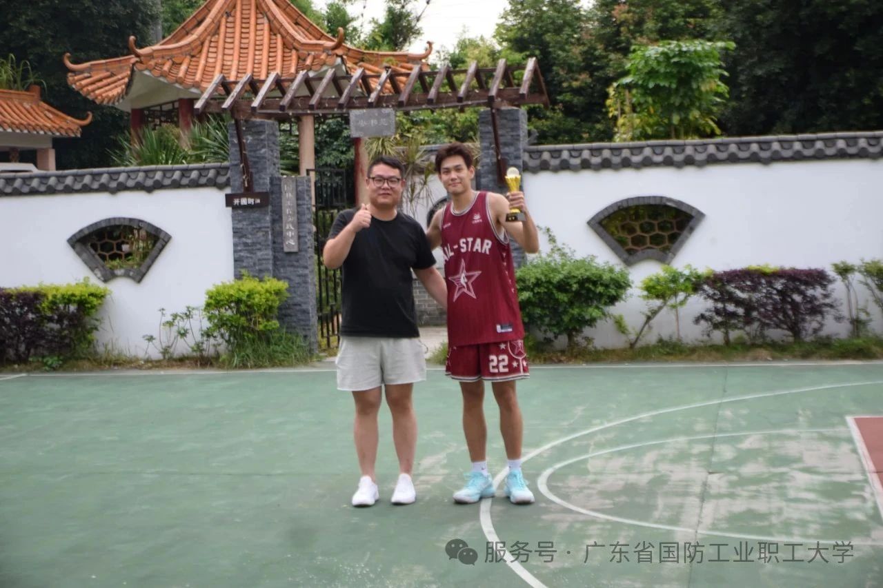 广东省国防工业职工大学班际篮球赛总决赛暨闭幕式圆满结束(图4) 广东省国防工业职工大学班际篮球赛总决赛暨闭幕式圆满结束(图4)